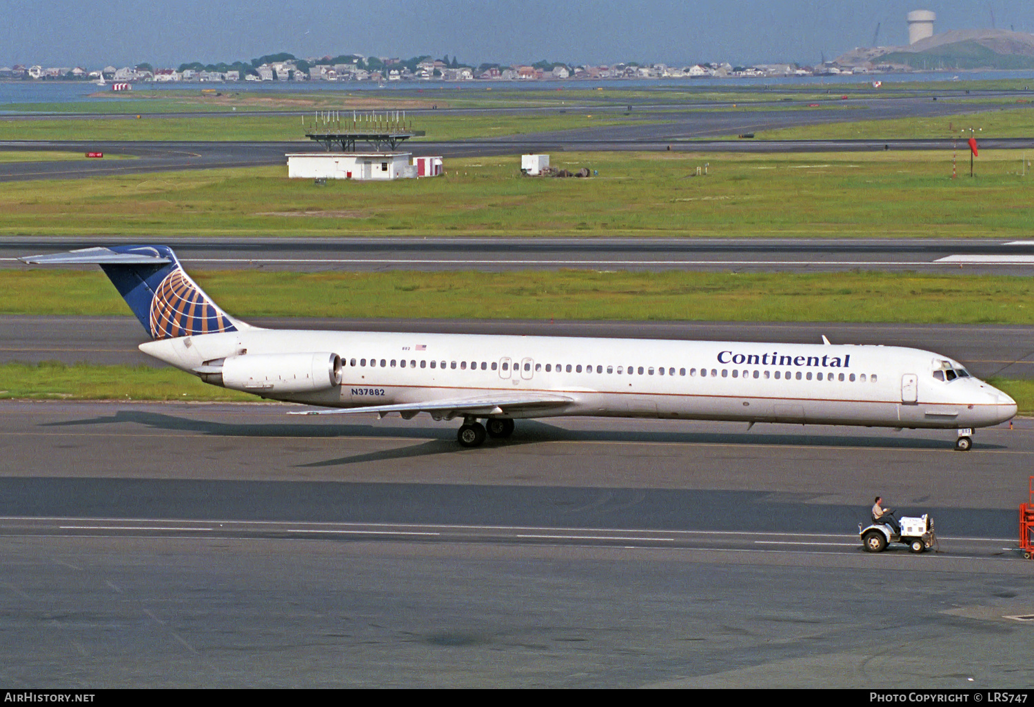 Aircraft Photo of N37882 | McDonnell Douglas MD-81 (DC-9-81) | Continental Airlines | AirHistory.net #228713