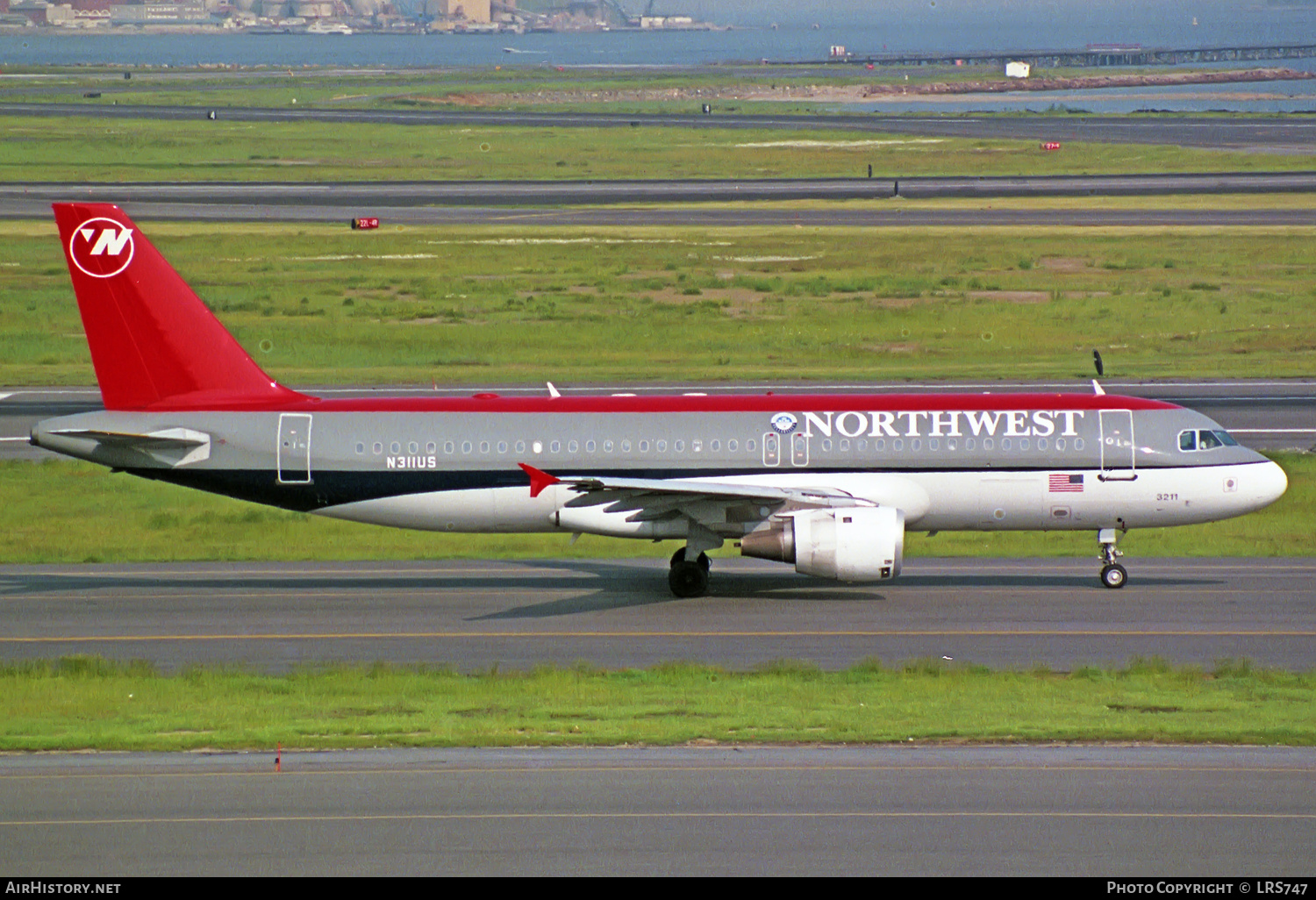 Aircraft Photo of N311US | Airbus A320-211 | Northwest Airlines | AirHistory.net #228817
