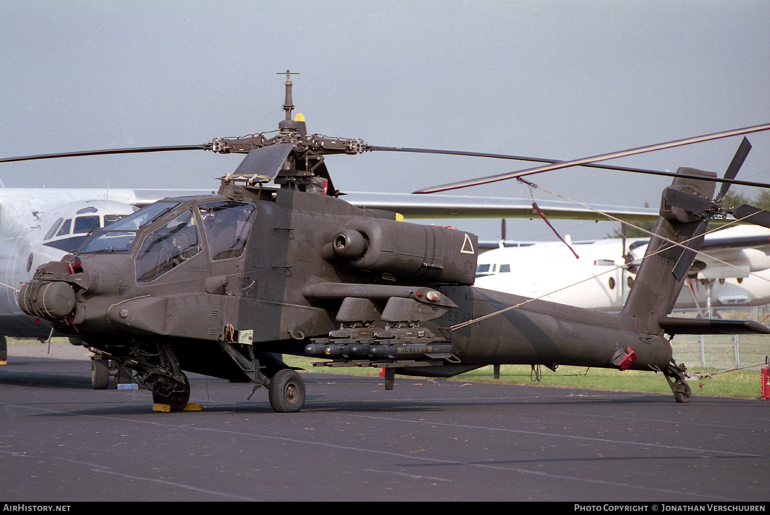 Aircraft Photo of 87-0413 / 70413 | McDonnell Douglas AH-64A Apache | USA - Army | AirHistory.net #228899