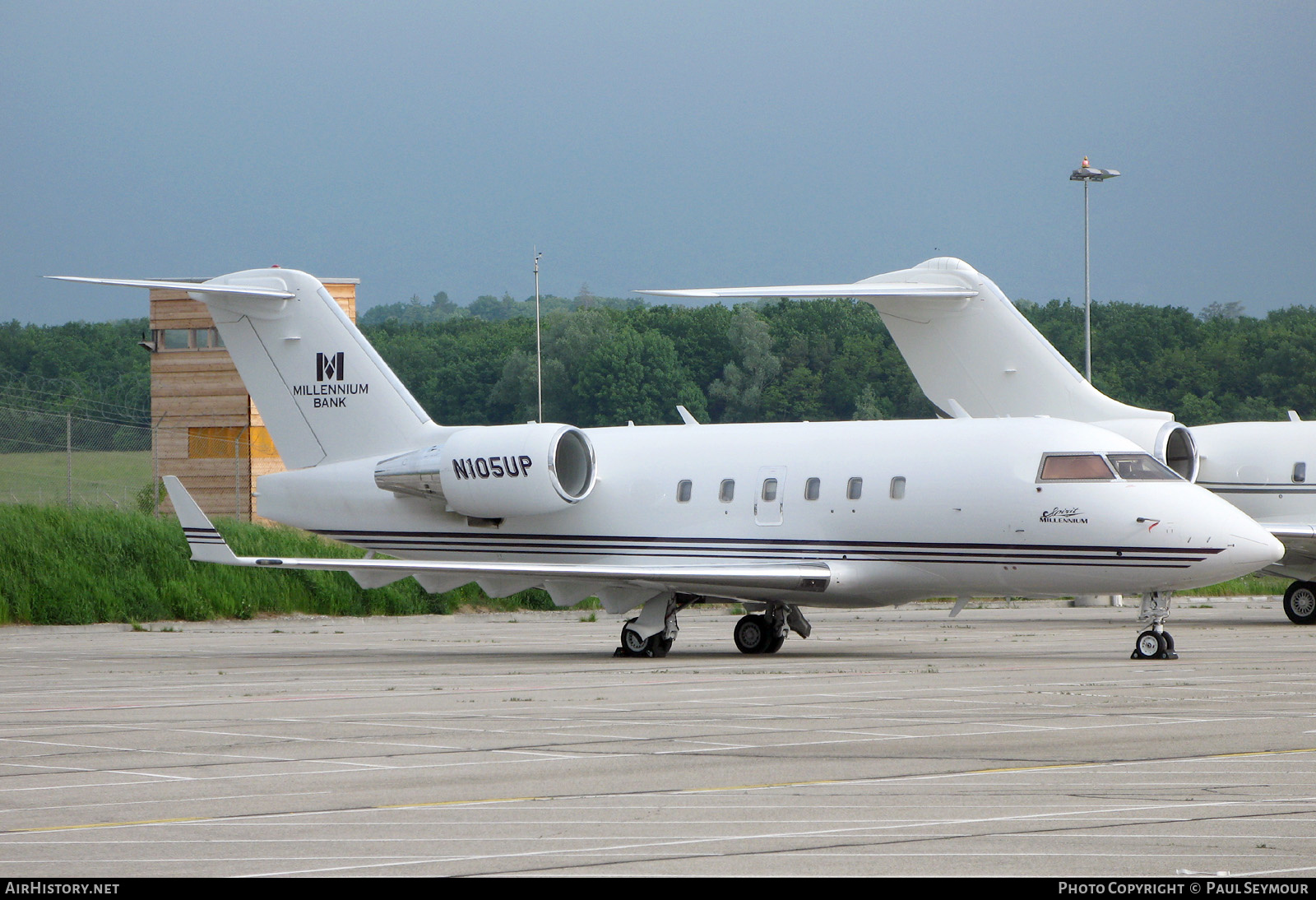 Aircraft Photo of N105UP | Canadair Challenger 601 (CL-600-2A12) | Millennium Bank | AirHistory.net #229055