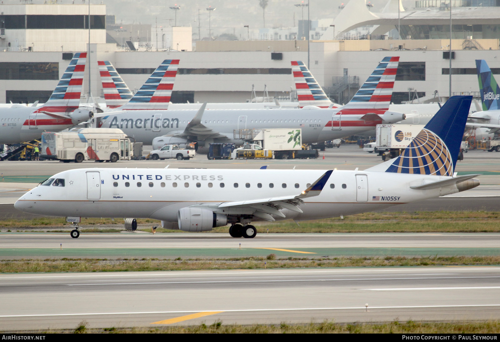 Aircraft Photo of N105SY | Embraer 175LR (ERJ-170-200LR) | United Express | AirHistory.net #229077