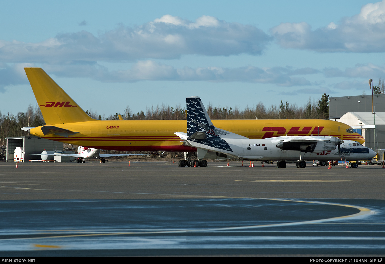 Aircraft Photo of G-DHKM | Boeing 757-223 | DHL International | AirHistory.net #229150