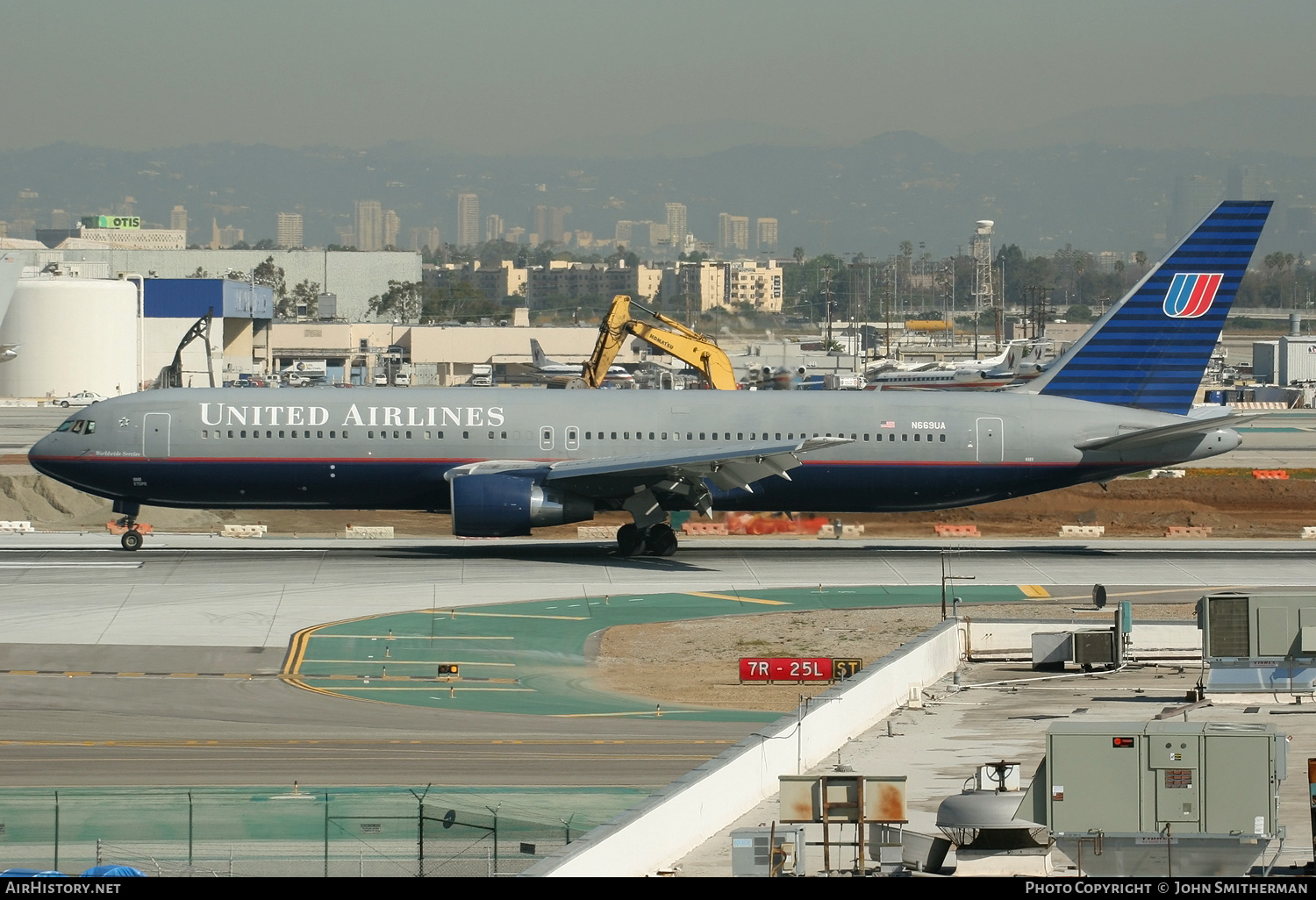 Aircraft Photo of N669UA | Boeing 767-332/ER | United Airlines | AirHistory.net #229178