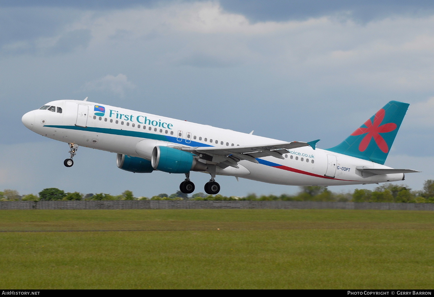 Aircraft Photo of G-OOPT | Airbus A320-214 | First Choice Airways | AirHistory.net #229560