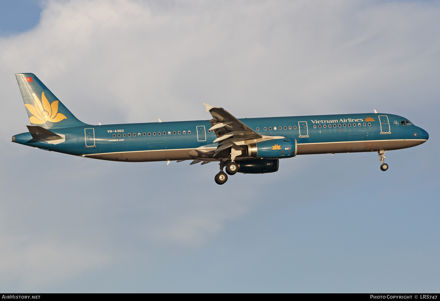 Aircraft Photo of VN-A360 | Airbus A321-231 | Vietnam Airlines | AirHistory.net #229647