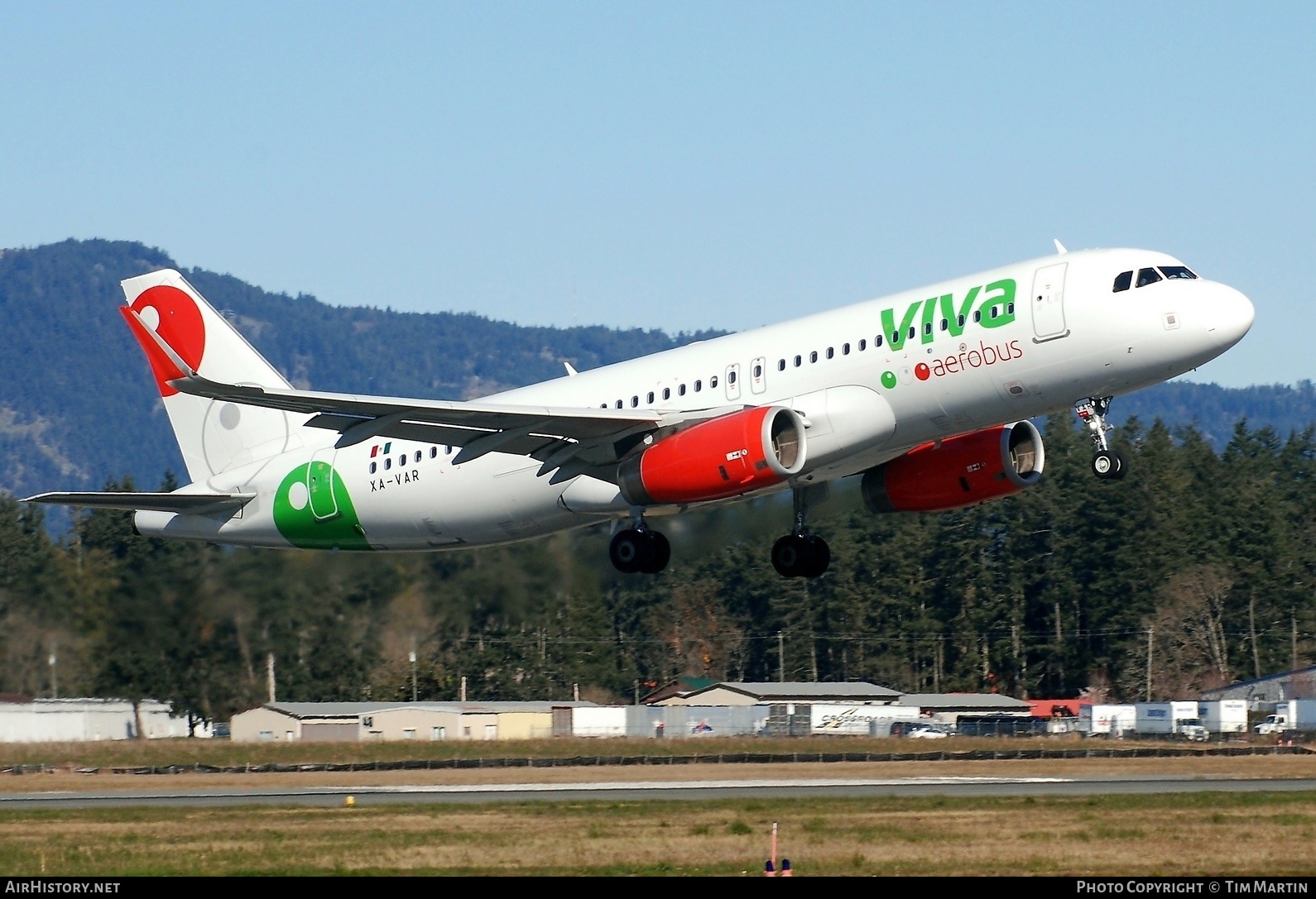 Aircraft Photo of XA-VAR | Airbus A320-232 | Viva Aerobús | AirHistory.net #229746