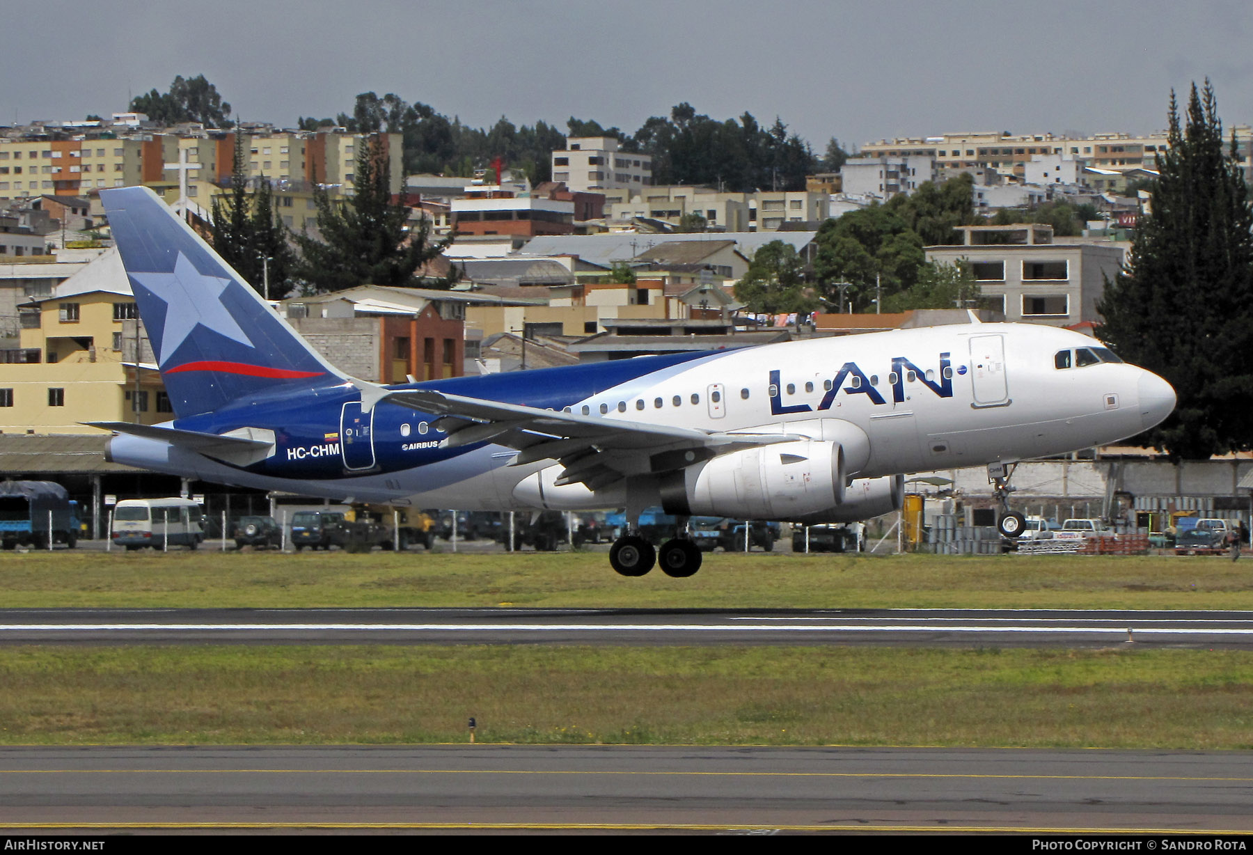 Aircraft Photo of HC-CHM | Airbus A318-121 | LAN Airlines - Línea Aérea Nacional | AirHistory.net #229839