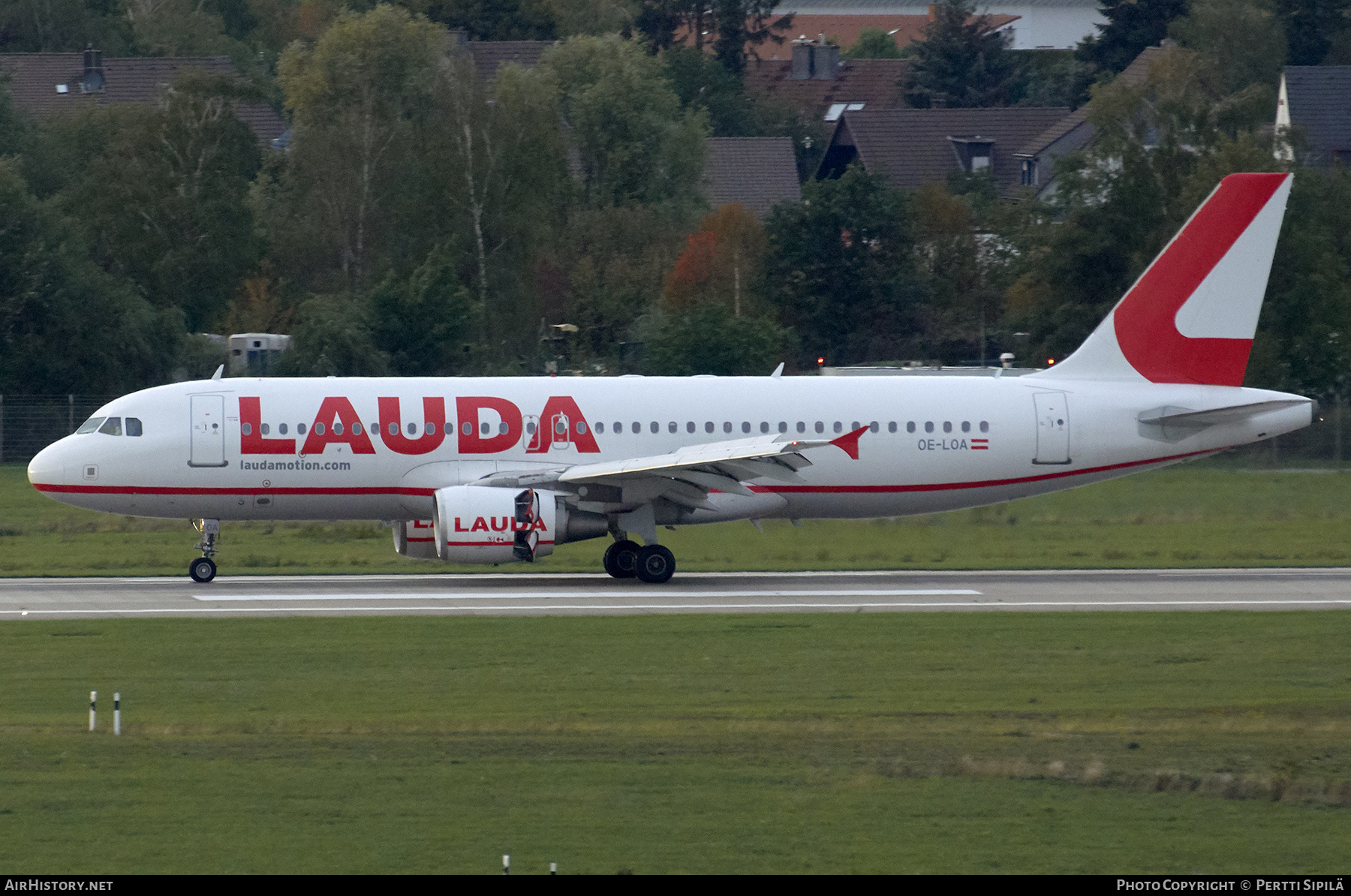 Aircraft Photo of OE-LOA | Airbus A320-214 | Laudamotion | AirHistory.net #229849