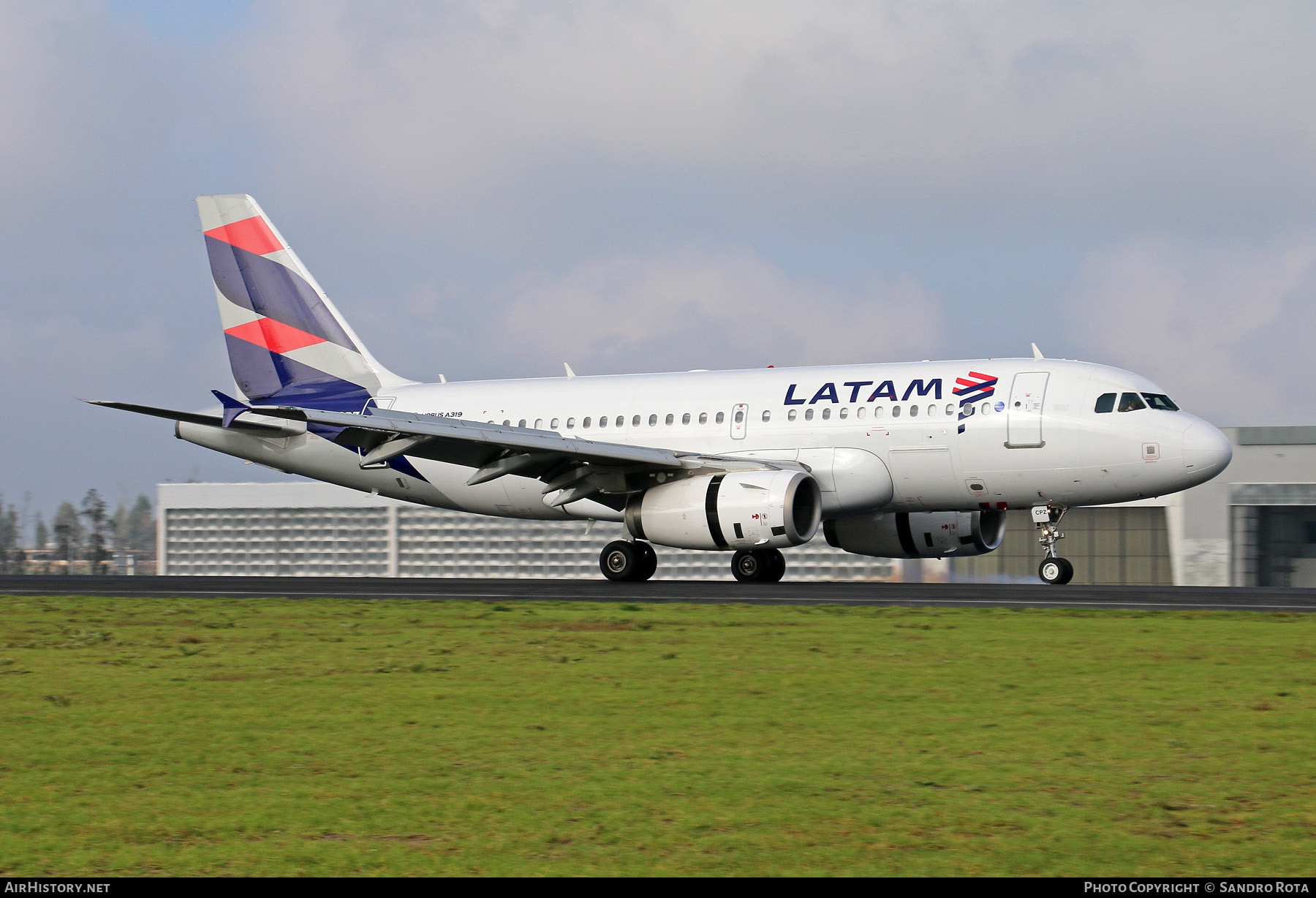 Aircraft Photo of HC-CPZ | Airbus A319-132 | LATAM Airlines | AirHistory.net #229919