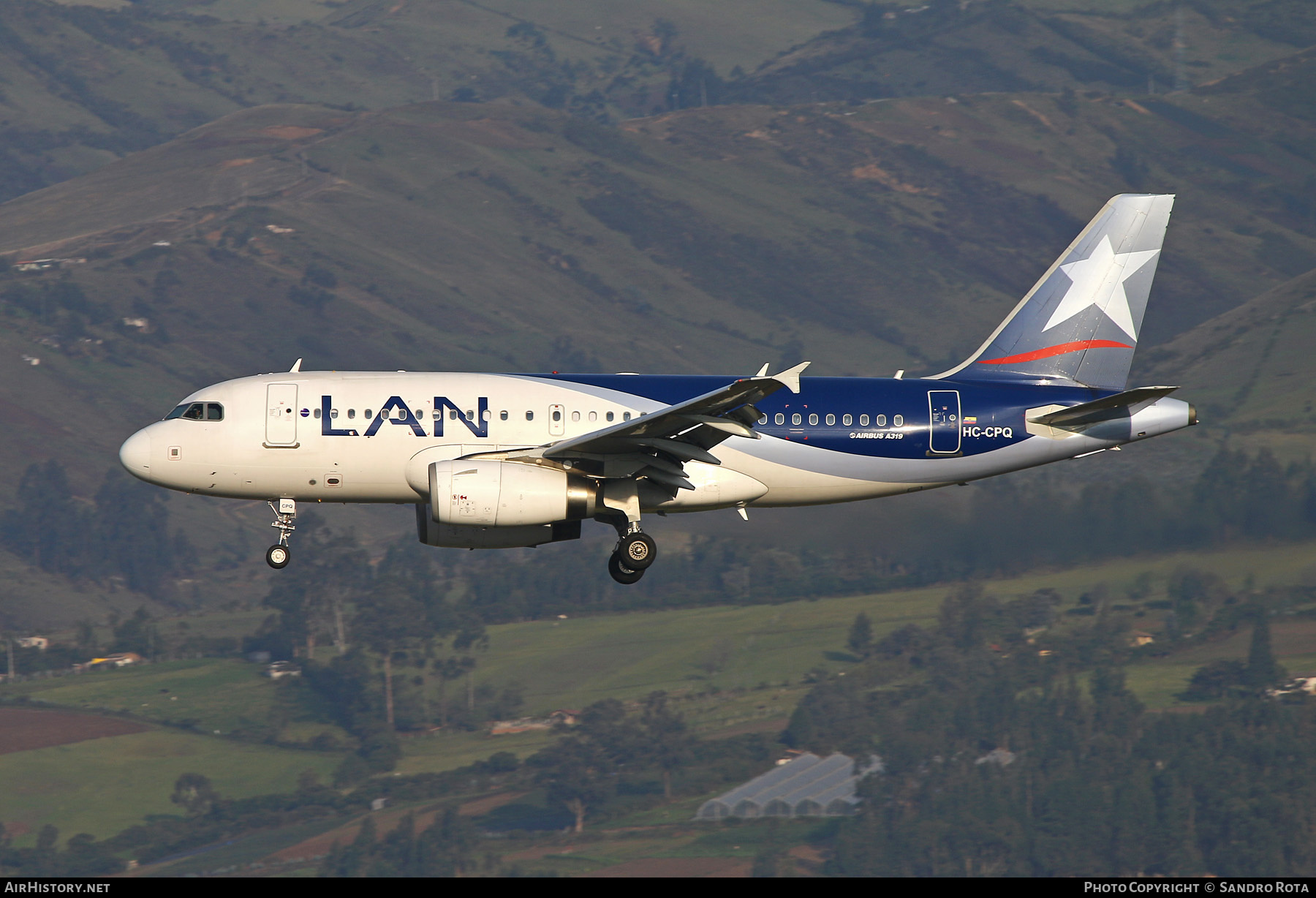 Aircraft Photo of HC-CPQ | Airbus A319-132 | LAN Airlines - Línea Aérea Nacional | AirHistory.net #229964