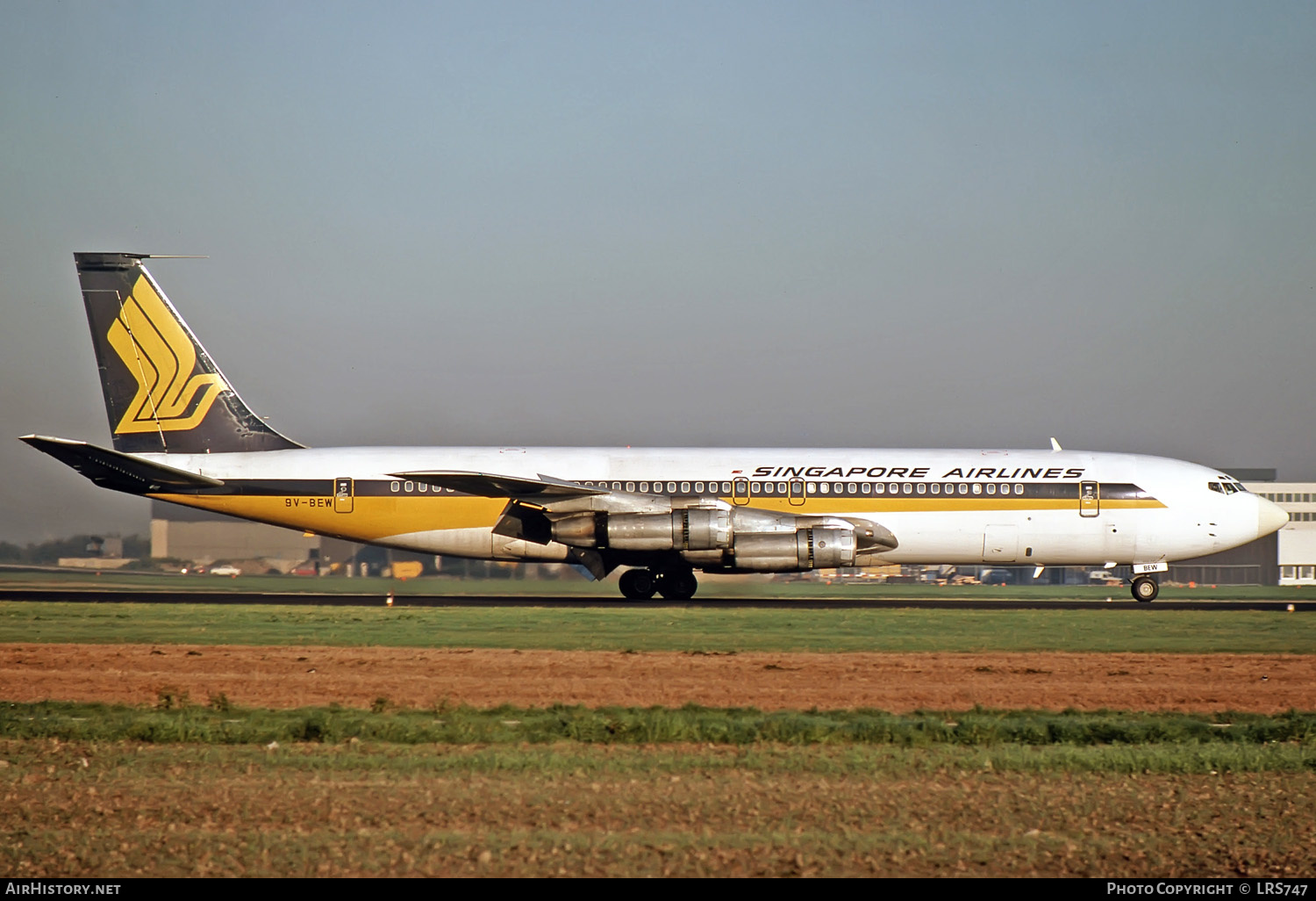 Aircraft Photo of 9V-BEW | Boeing 707-324C | Singapore Airlines | AirHistory.net #229981