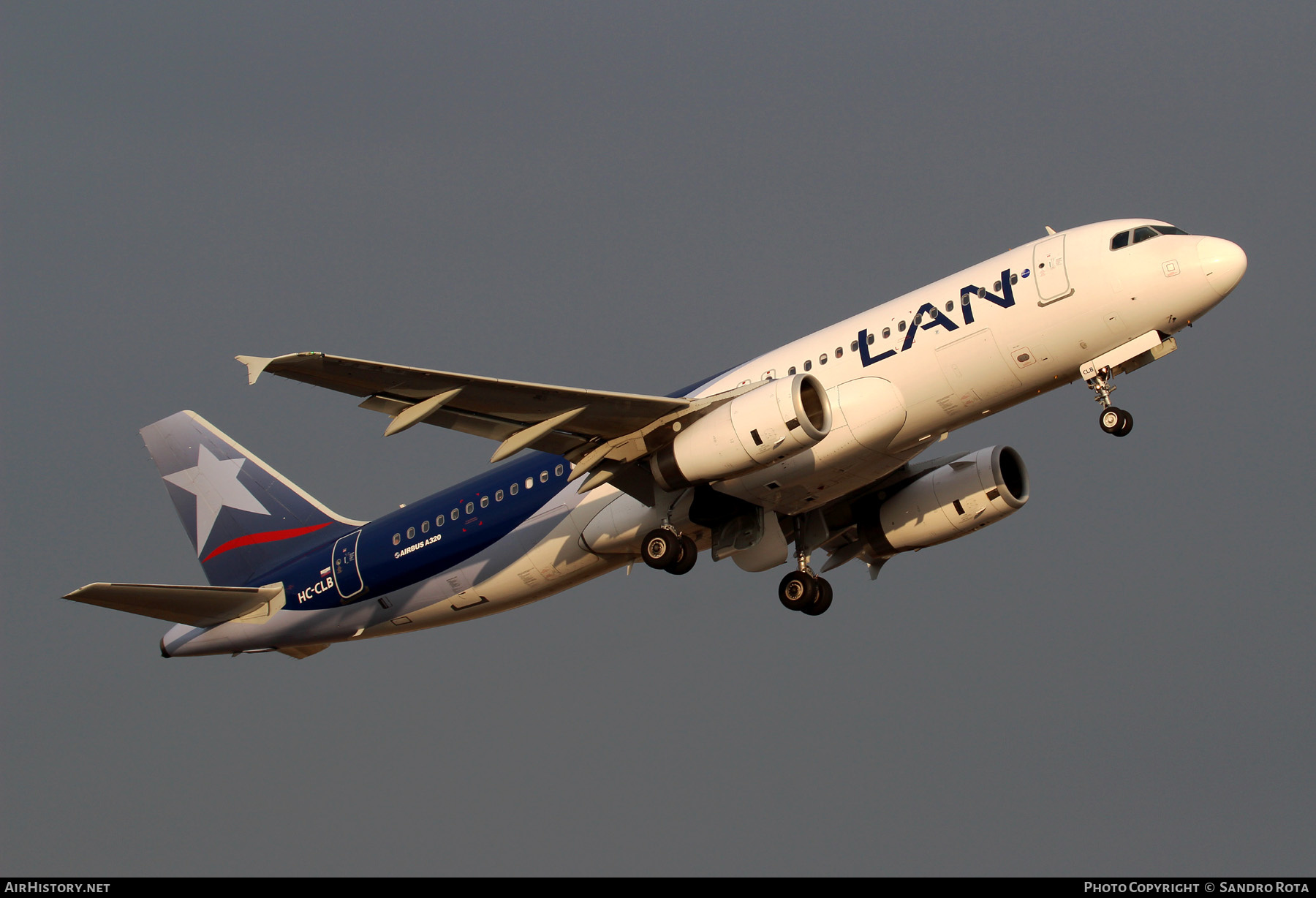 Aircraft Photo of HC-CLB | Airbus A320-233 | LAN Airlines - Línea Aérea Nacional | AirHistory.net #230012