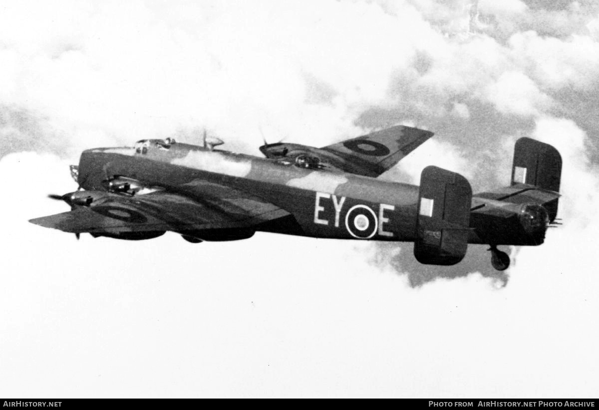 Aircraft Photo of LW263 | Handley Page HP-59 Halifax B2 | UK - Air Force | AirHistory.net #230021