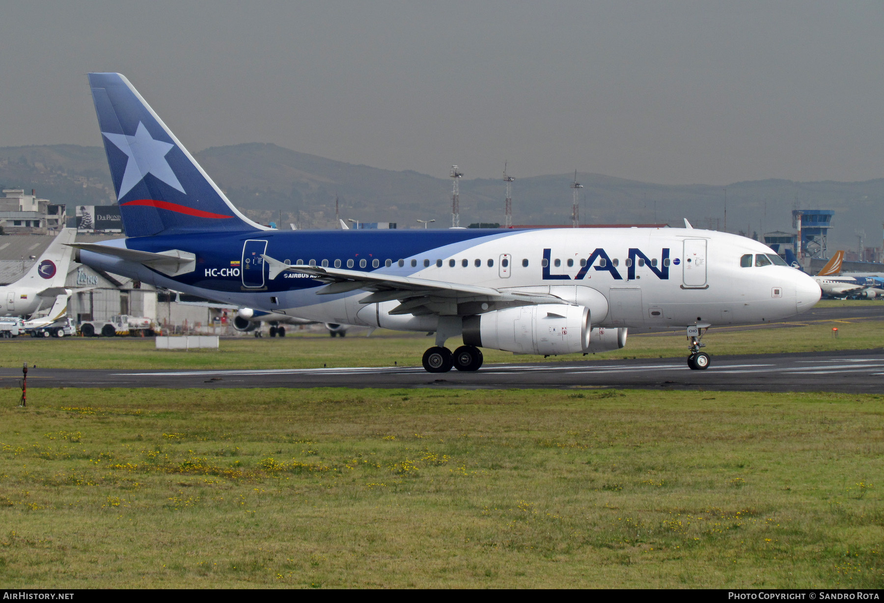 Aircraft Photo of HC-CHO | Airbus A318-121 | LAN Airlines - Línea Aérea Nacional | AirHistory.net #230024