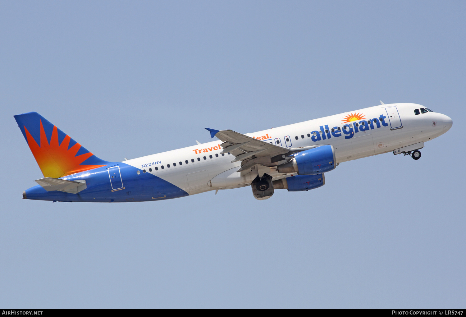 Aircraft Photo of N224NV | Airbus A320-214 | Allegiant Air | AirHistory.net #230363