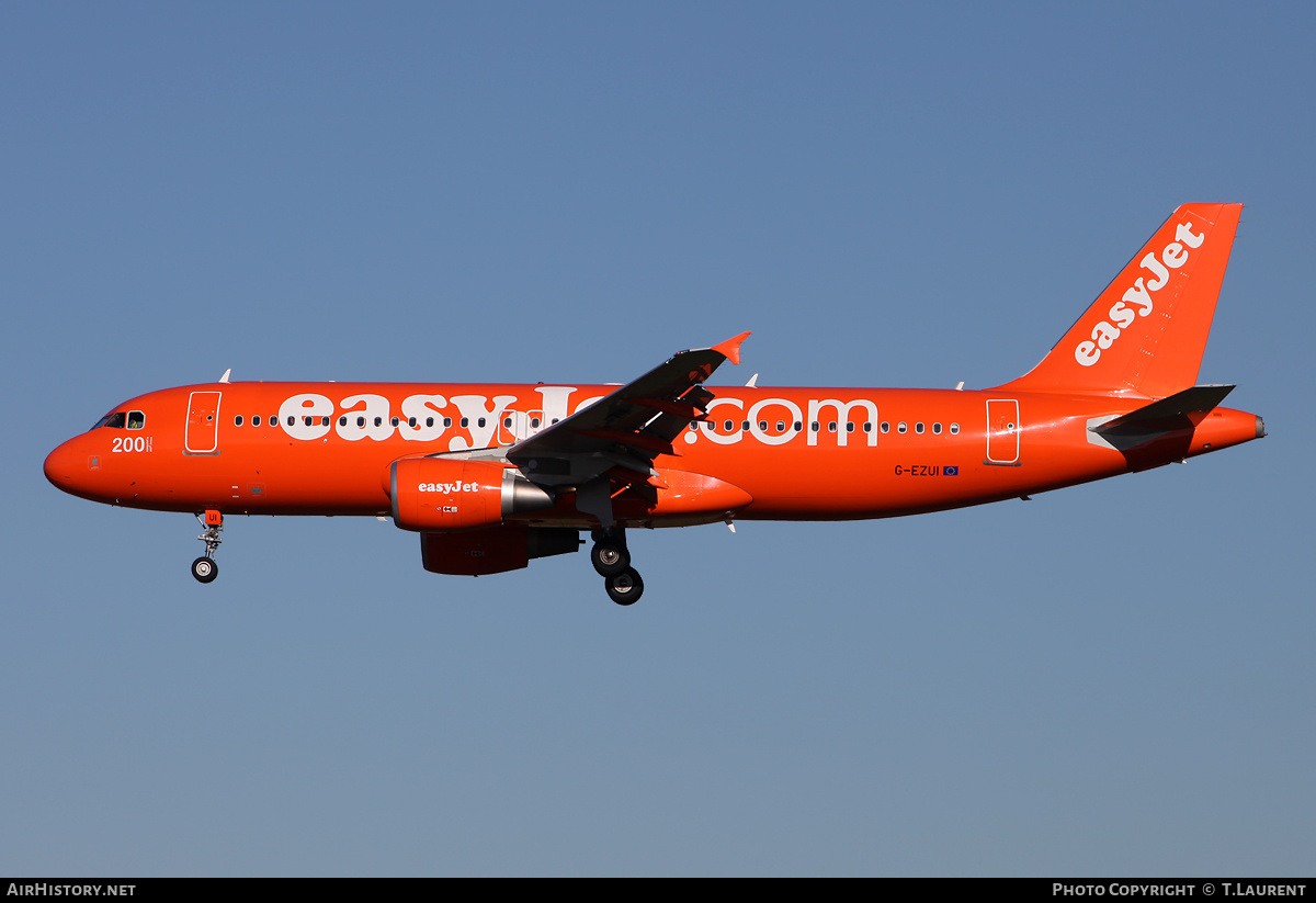 Aircraft Photo of G-EZUI | Airbus A320-214 | EasyJet | AirHistory.net #231307