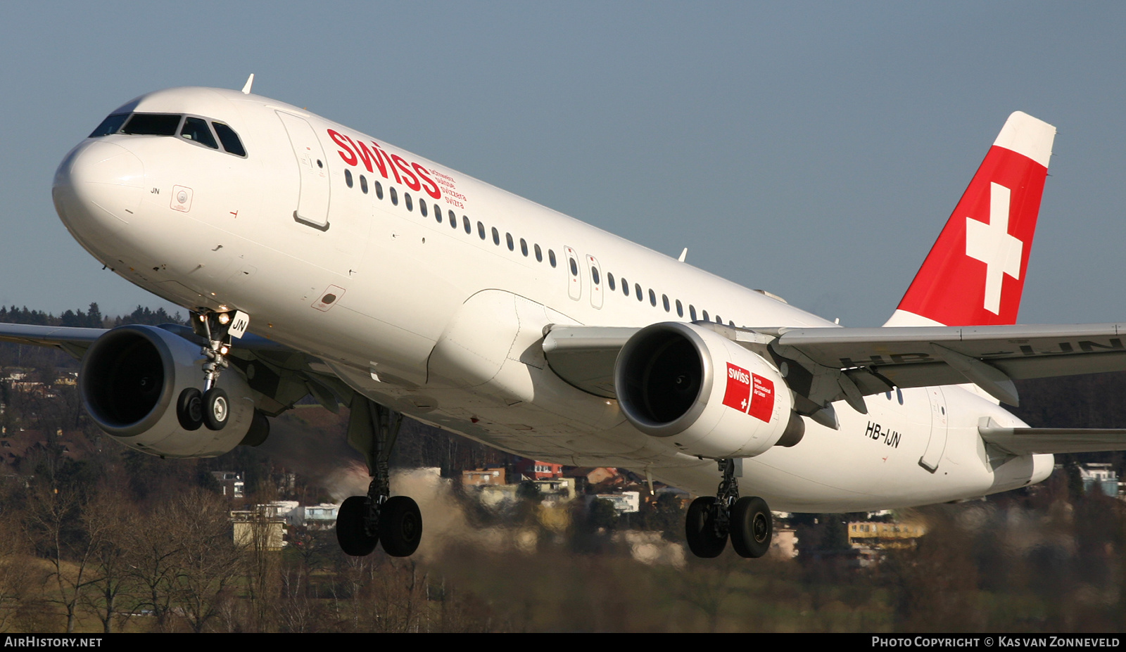 Aircraft Photo of HB-IJN | Airbus A320-214 | Swiss International Air Lines | AirHistory.net #231380