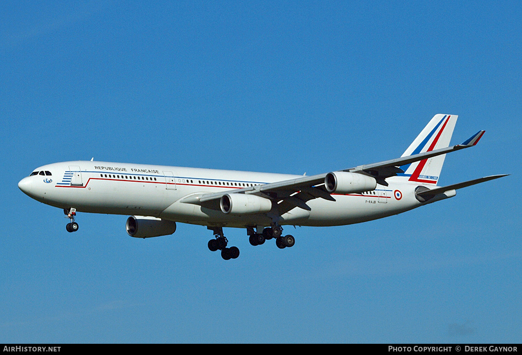 Aircraft Photo of 81 | Airbus A340-212 | France - Air Force | AirHistory.net #231397