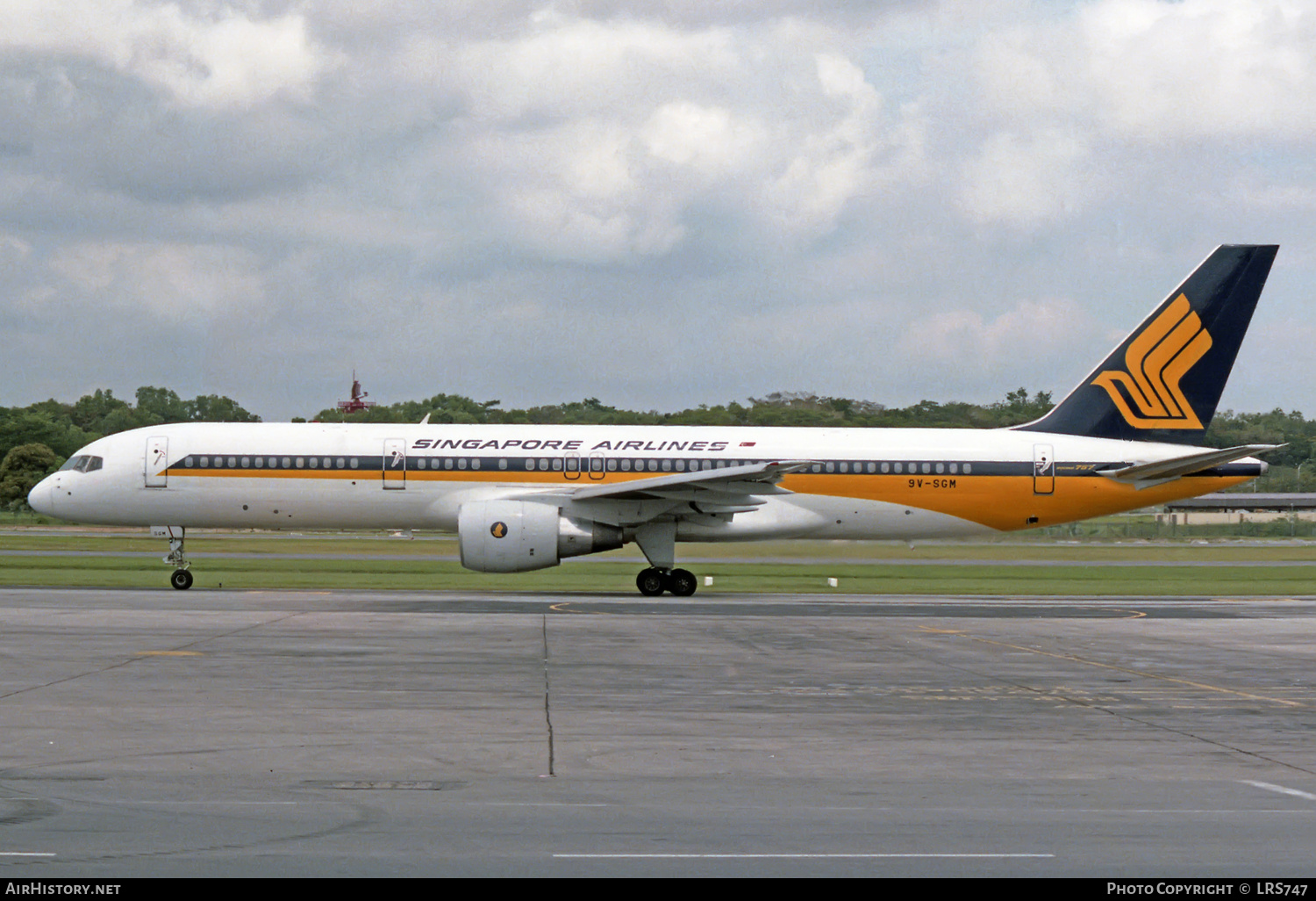Aircraft Photo of 9V-SGM | Boeing 757-212 | Singapore Airlines | AirHistory.net #231420