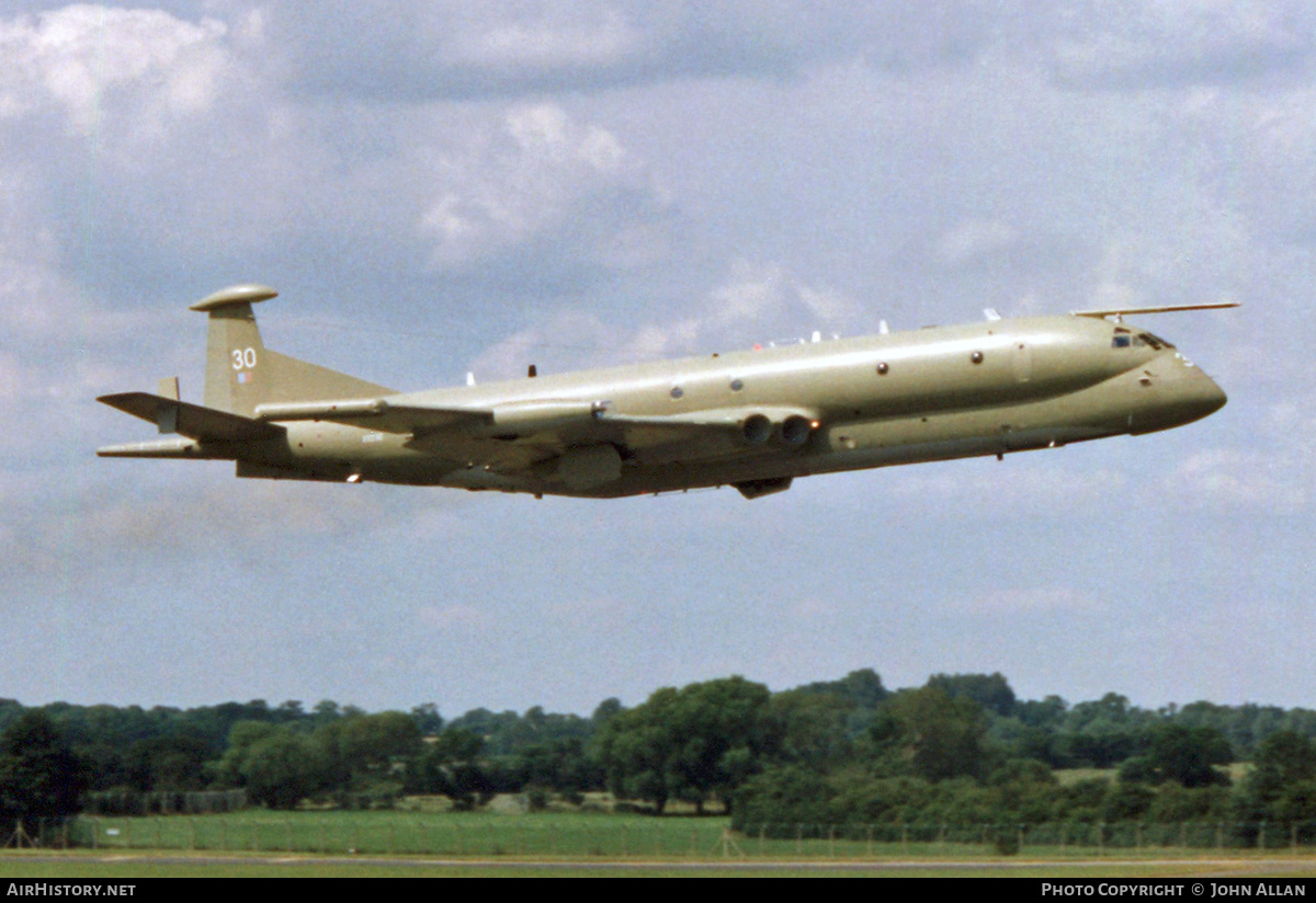 Aircraft Photo of XV230 | Hawker Siddeley Nimrod MR2 | UK - Air Force | AirHistory.net #231435