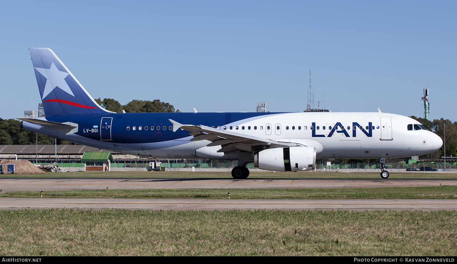 Aircraft Photo of LV-BGI | Airbus A320-233 | LAN Airlines - Línea Aérea Nacional | AirHistory.net #231516