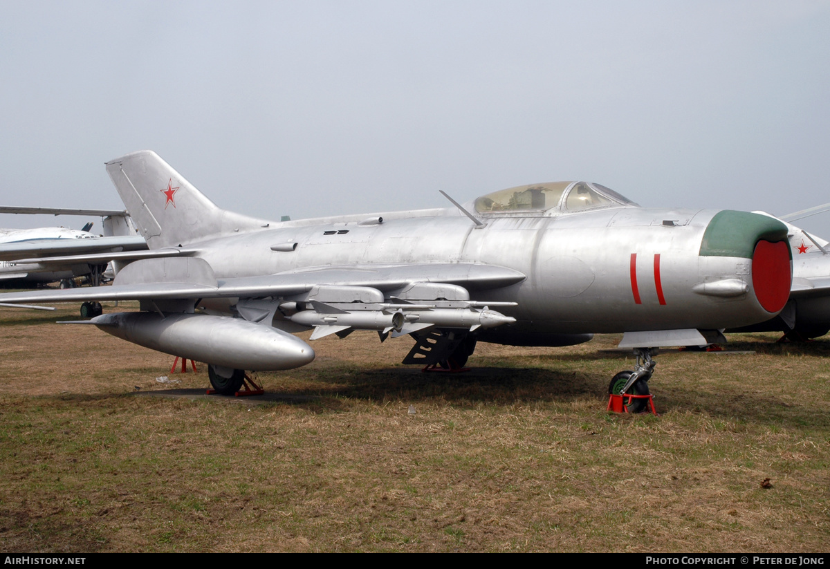 Aircraft Photo of 11 red | Mikoyan-Gurevich MiG-19PMU | Soviet Union - Air Force | AirHistory.net #231563