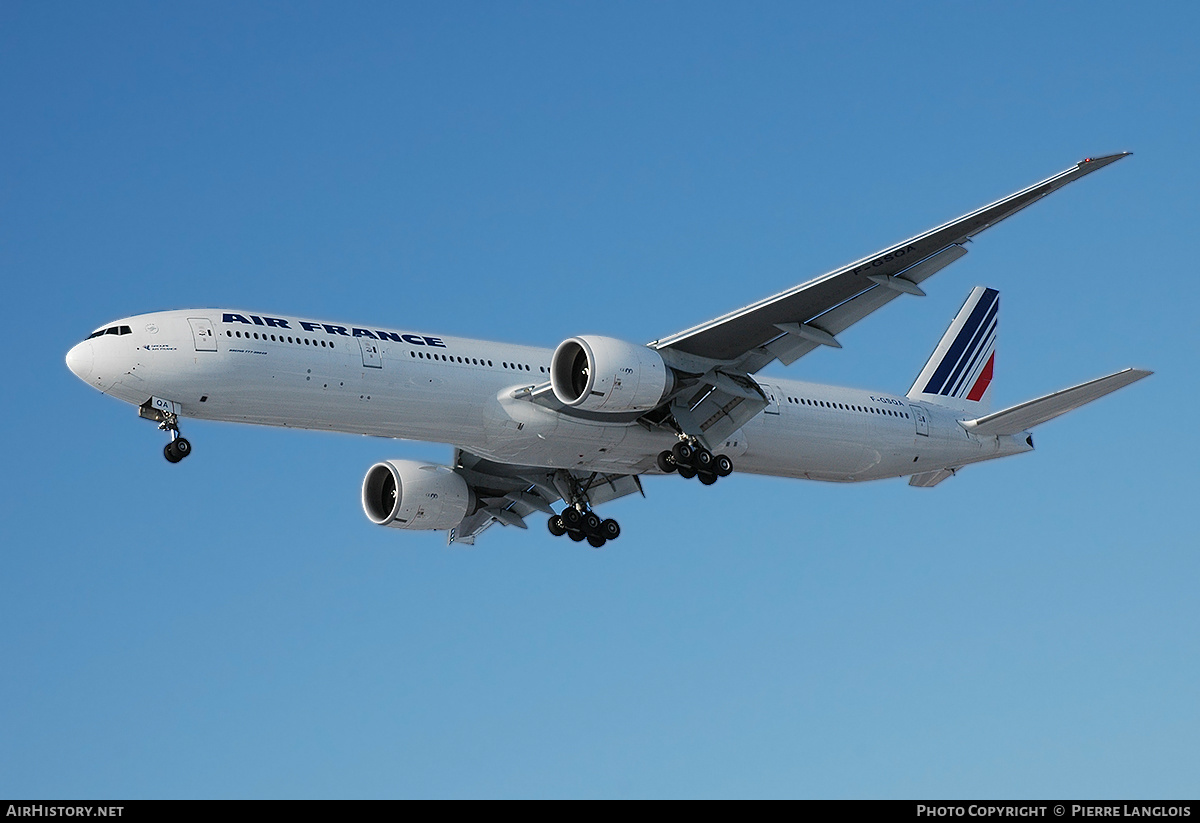 Aircraft Photo of F-GSQA | Boeing 777-328/ER | Air France | AirHistory.net #231578