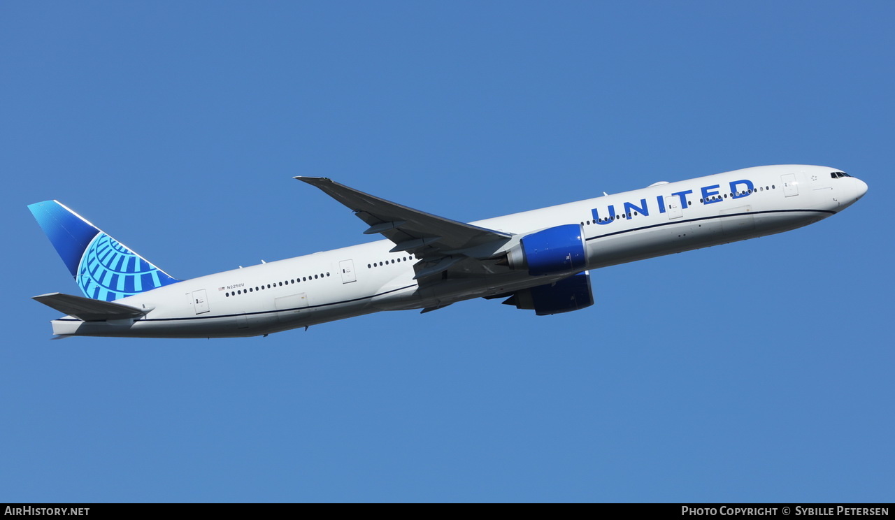 Aircraft Photo of N2250U | Boeing 777-300/ER | United Airlines | AirHistory.net #231844