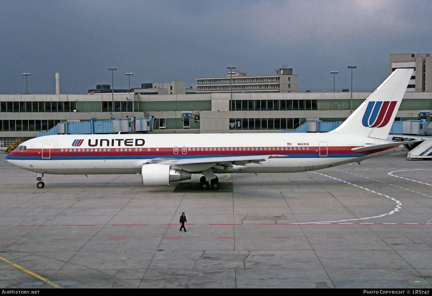 Aircraft Photo of N643UA | Boeing 767-322/ER | United Airlines | AirHistory.net #231905