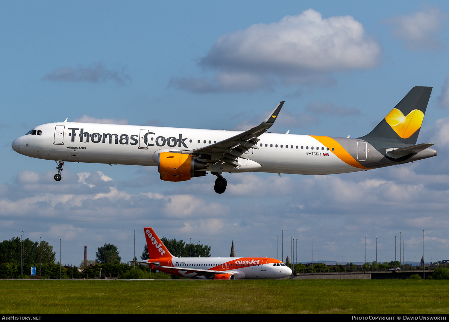 Aircraft Photo of G-TCDH | Airbus A321-211 | Thomas Cook Airlines | AirHistory.net #232069