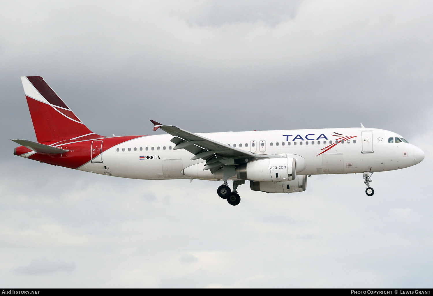 Aircraft Photo of N681TA | Airbus A320-233 | TACA - Transportes Aéreos Centro Americanos | AirHistory.net #232105