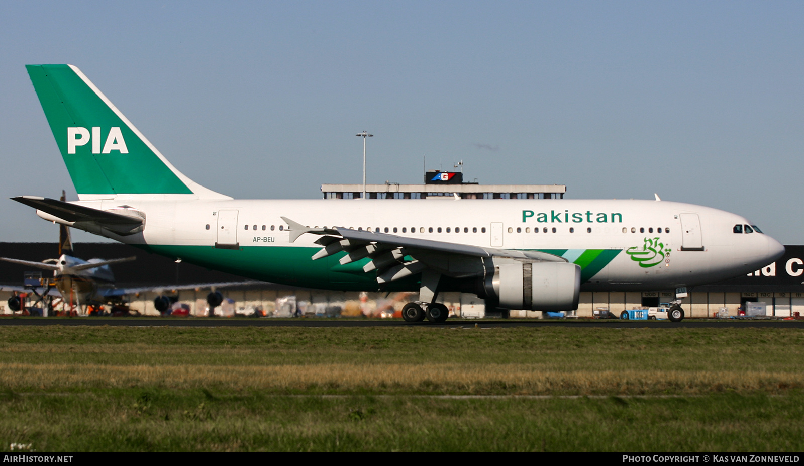 Aircraft Photo of AP-BEU | Airbus A310-308 | Pakistan International Airlines - PIA | AirHistory.net #232406