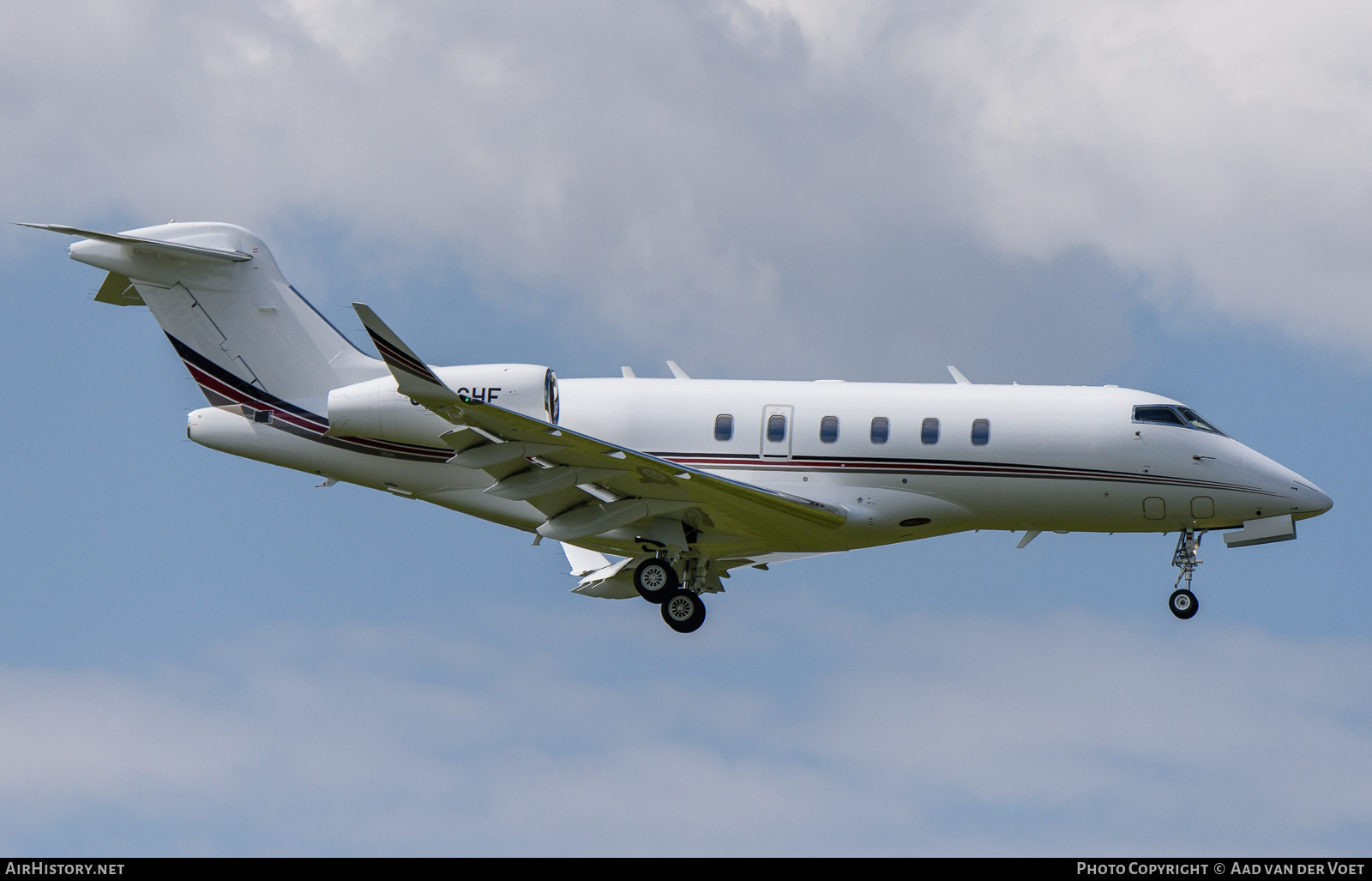Aircraft Photo of CS-CHF | Bombardier Challenger 350 (BD-100-1A10) | AirHistory.net #232526
