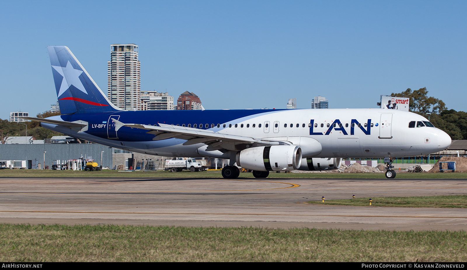 Aircraft Photo of LV-BFY | Airbus A320-233 | LAN Airlines - Línea Aérea Nacional | AirHistory.net #232671