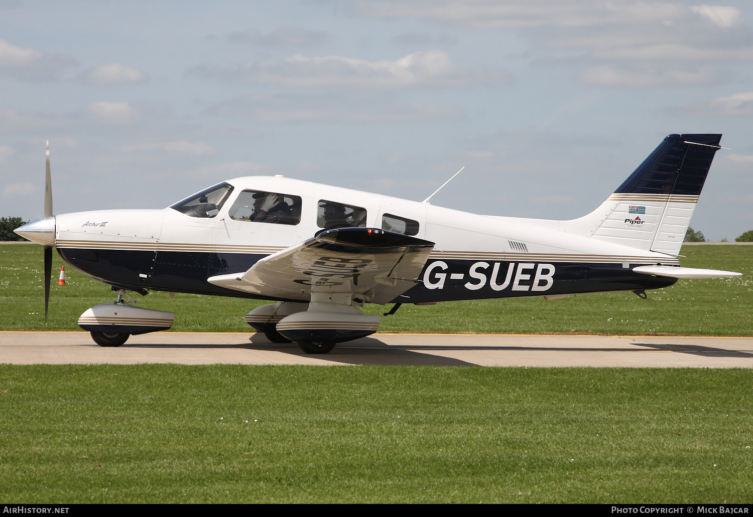 Aircraft Photo of G-SUEB | Piper PA-28-181 Cherokee Archer III | AirHistory.net #232685