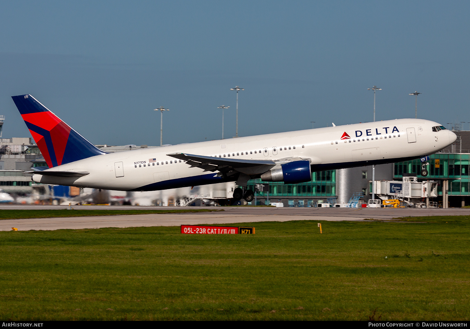 Aircraft Photo of N171DN | Boeing 767-332/ER | Delta Air Lines | AirHistory.net #232912