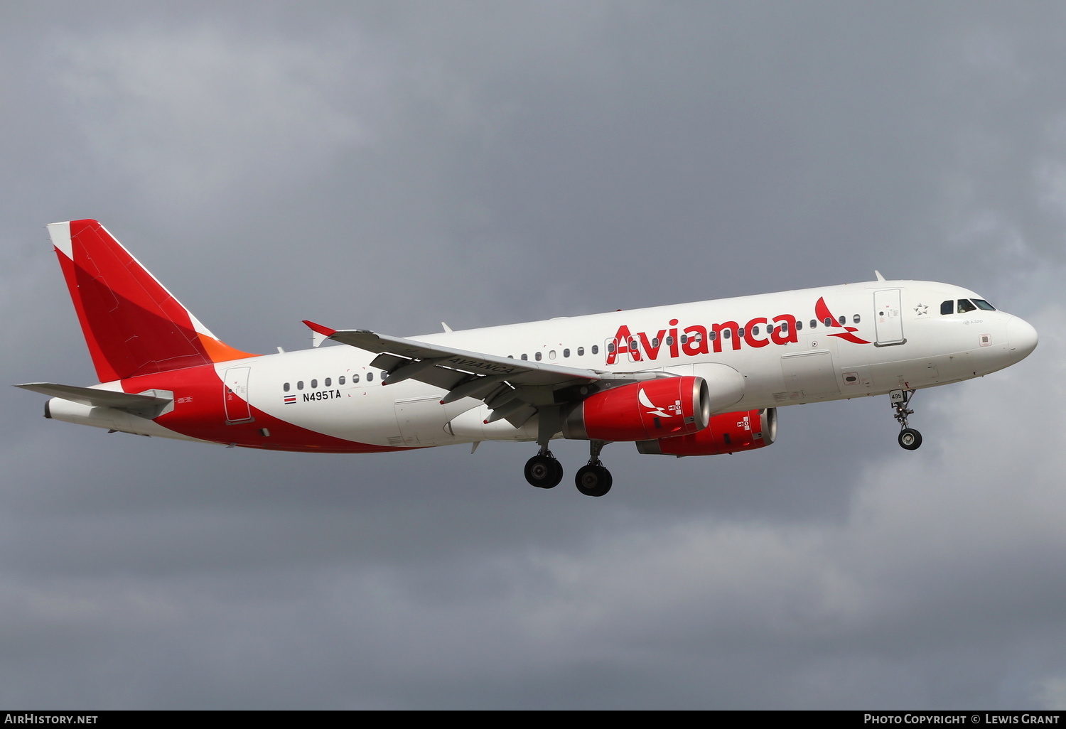 Aircraft Photo of N495TA | Airbus A320-233 | Avianca | AirHistory.net #232954