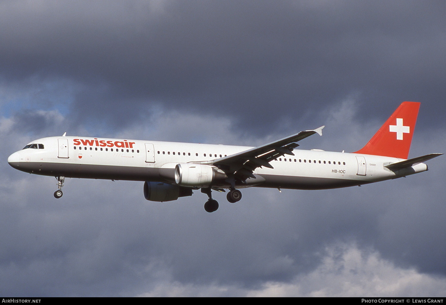 Aircraft Photo of HB-IOC | Airbus A321-111 | Swissair | AirHistory.net #233013