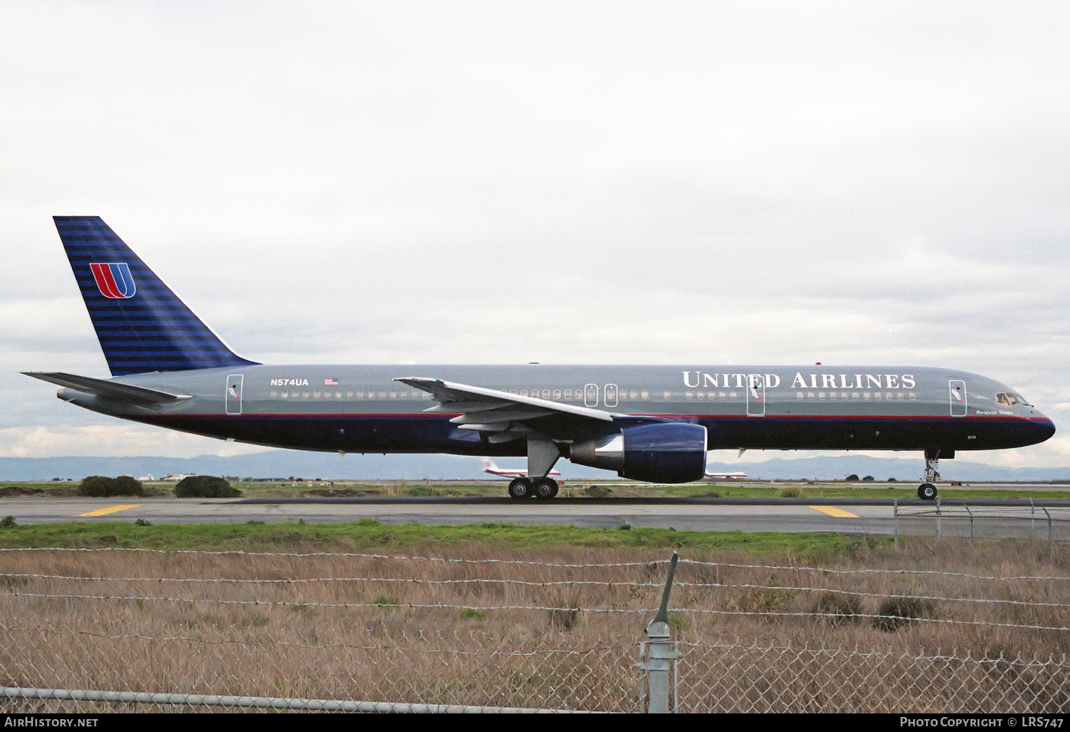 Aircraft Photo of N574UA | Boeing 757-222 | United Airlines | AirHistory.net #233052