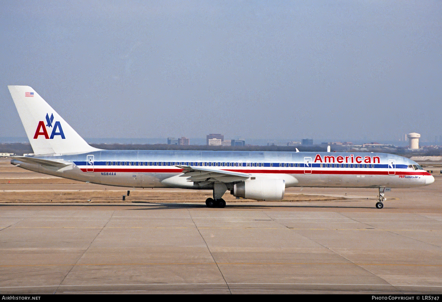 Aircraft Photo of N684AA | Boeing 757-223 | American Airlines | AirHistory.net #233067