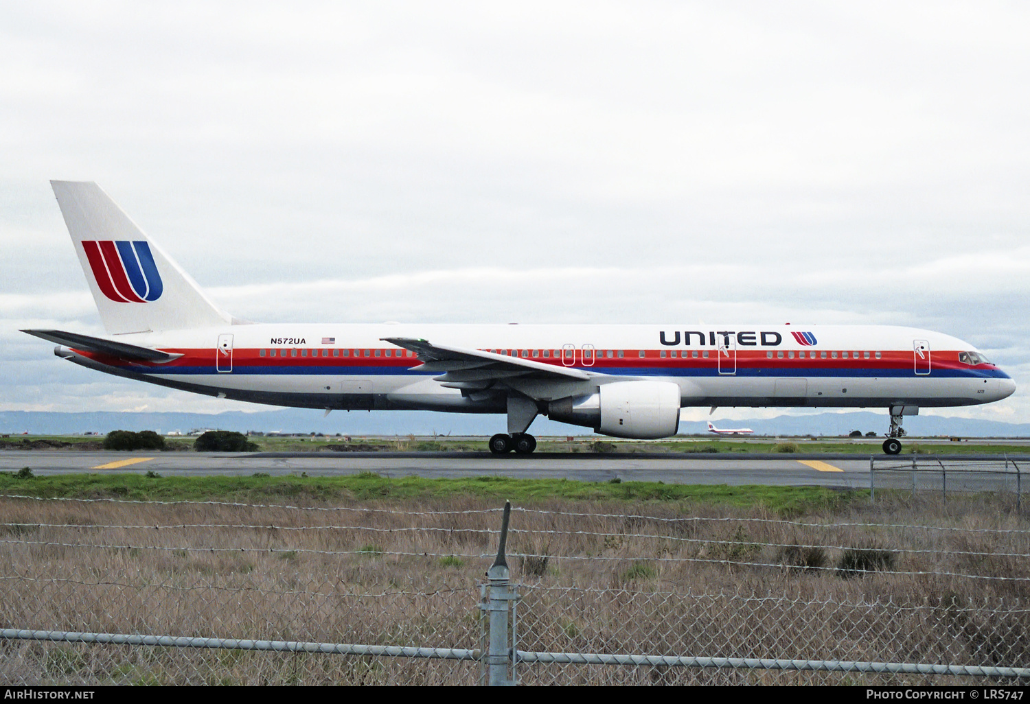 Aircraft Photo of N572UA | Boeing 757-222 | United Airlines | AirHistory.net #233089