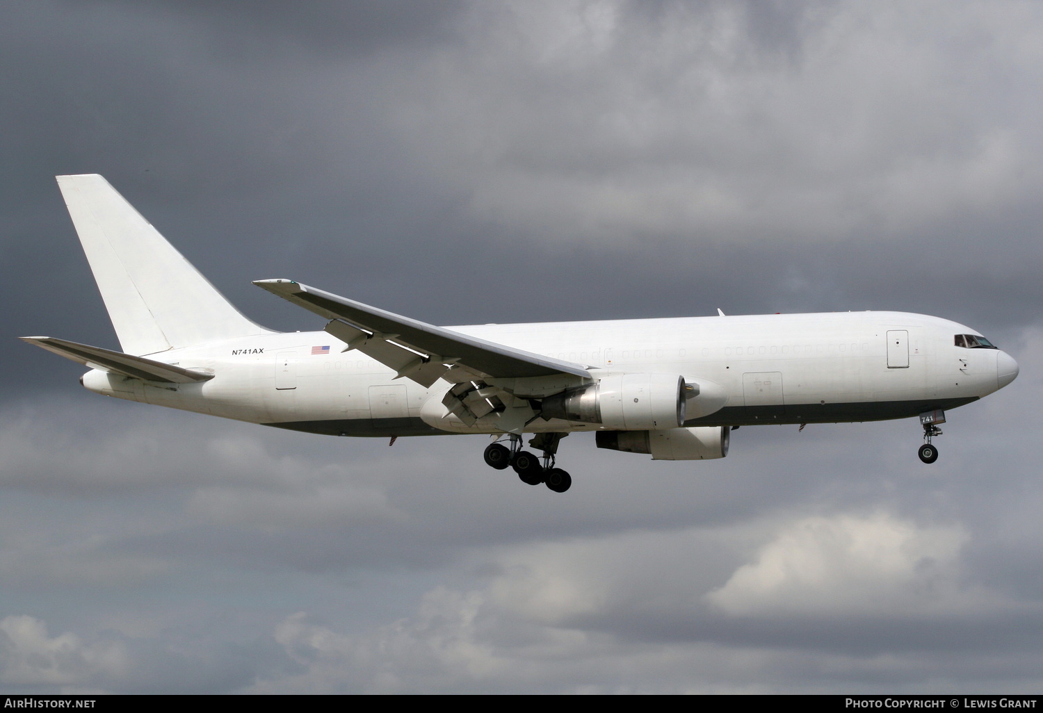 Aircraft Photo of N741AX | Boeing 767-232(BDSF) | AirHistory.net #233266