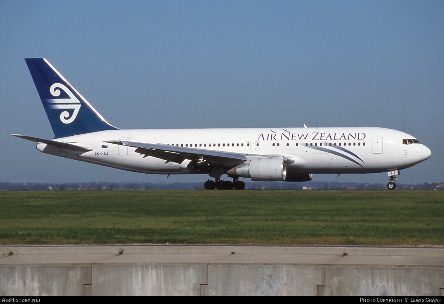Aircraft Photo of ZK-NBJ | Boeing 767-204(ER) | Air New Zealand | AirHistory.net #233351