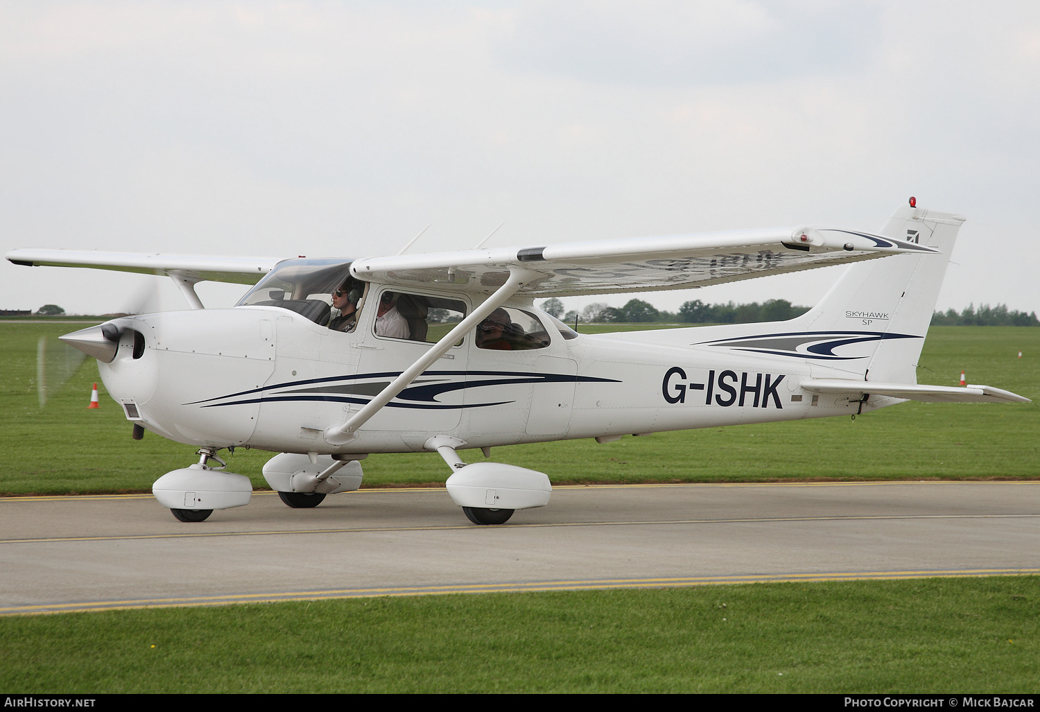 Aircraft Photo of G-ISHK | Cessna 172S Skyhawk SP | AirHistory.net #233649