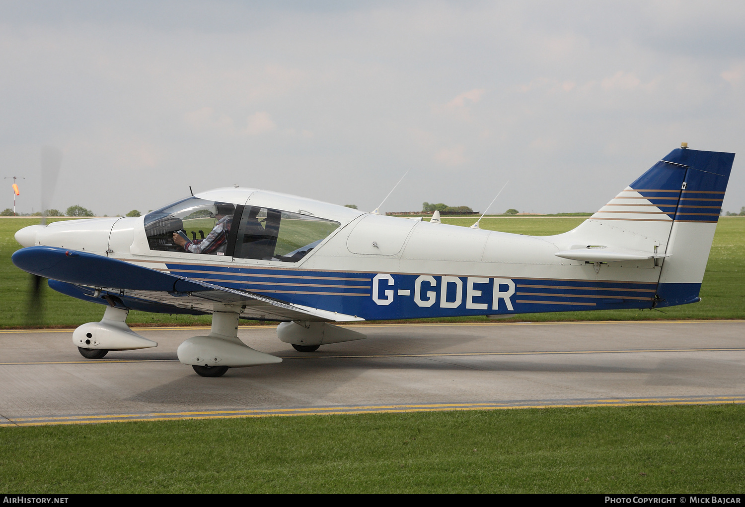 Aircraft Photo of G-GDER | Robin R-1180TD | AirHistory.net #233678