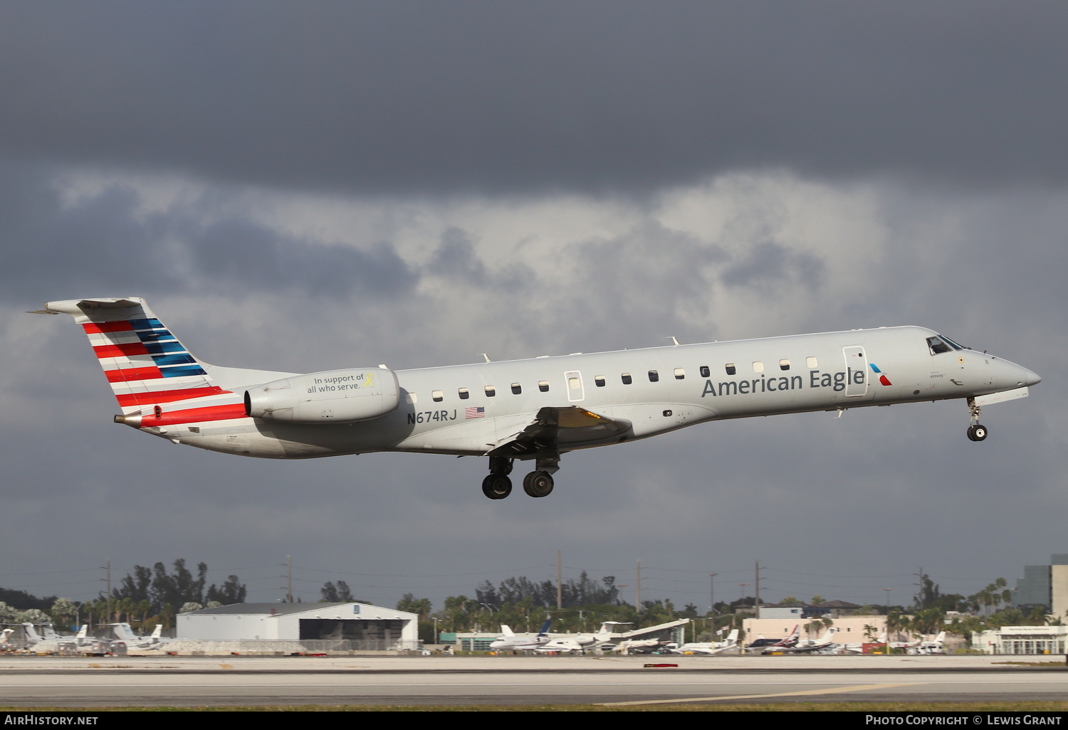 Aircraft Photo of N674RJ | Embraer ERJ-145LR (EMB-145LR) | American Eagle | AirHistory.net #233798