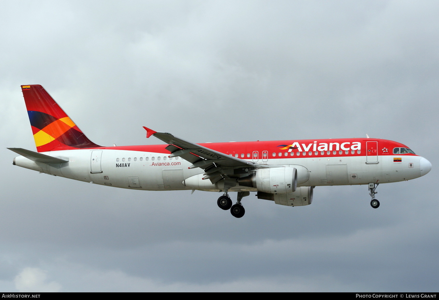 Aircraft Photo of N411AV | Airbus A320-214 | Avianca | AirHistory.net #233813
