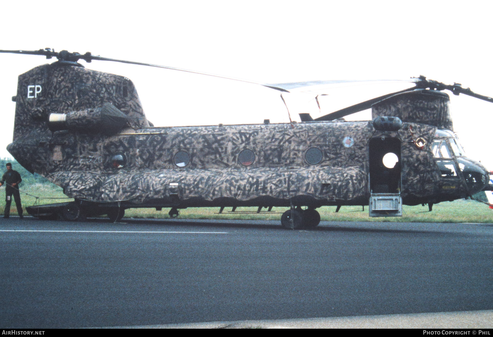 Aircraft Photo of ZA720 | Boeing Vertol Chinook HC1 (352) | UK - Air Force | AirHistory.net #233836