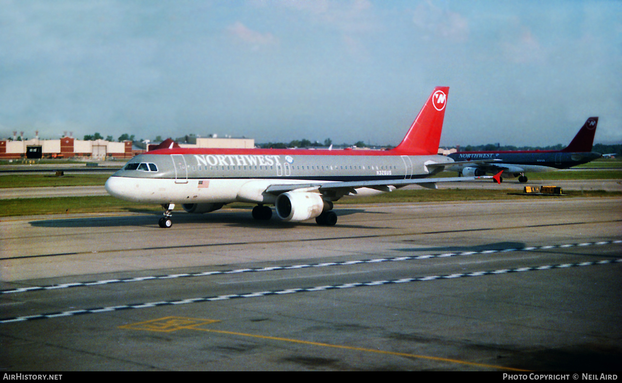 Aircraft Photo of N326US | Airbus A320-211 | Northwest Airlines | AirHistory.net #233854
