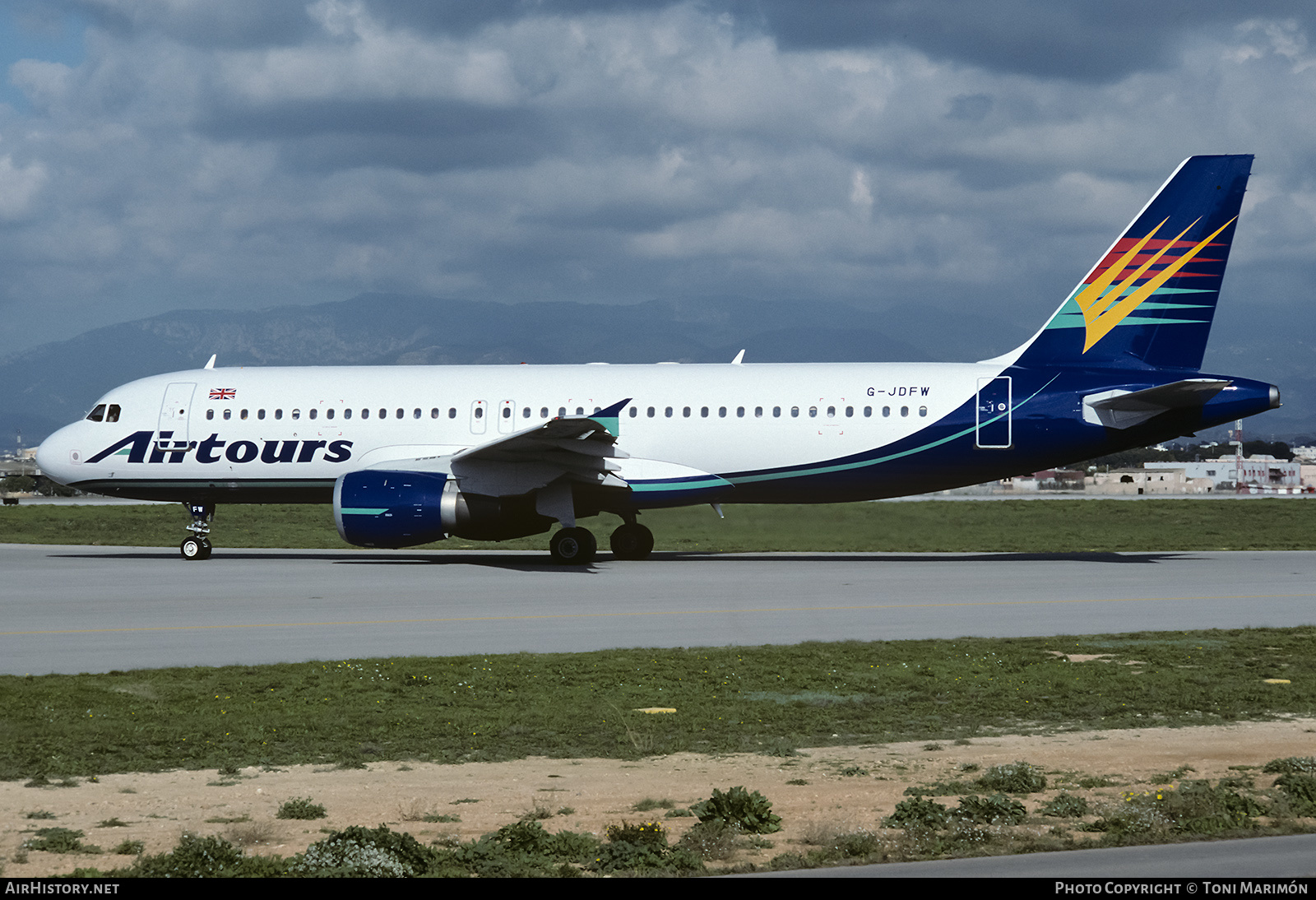 Aircraft Photo of G-JDFW | Airbus A320-212 | Airtours International | AirHistory.net #233890